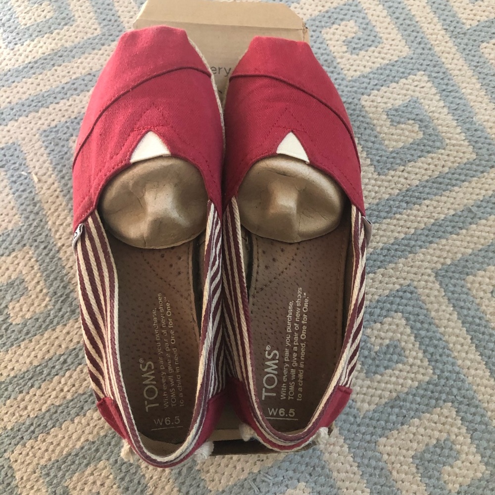 Toms Classics University Red